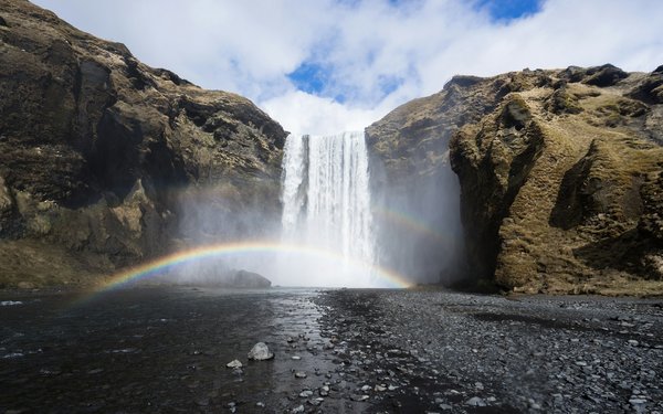 Comment organiser une randonnée à la découverte des cascades secrètes en Islande?